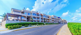 Luxury two bedroom ocean front condo at Isla 33