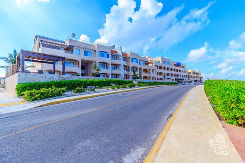 Luxury two bedroom ocean front condo at Isla 33