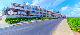 Luxury two bedroom ocean front condo at Isla 33