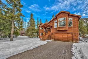 Exterior - Quiet Mtn 4BR, 3BA, Spa, Poker, Central AC (South Lake Tahoe)