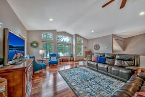 Smart TV, fireplace, table football, stereo