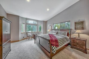 4 bedrooms, iron/ironing board, free WiFi, bed sheets - Quiet Mtn 4BR, 3BA, Spa, Poker, Central AC (South Lake Tahoe)