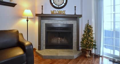 900 m From Blue Mountain And The Blue Mtn Village STA Licence #PRSTAL2018001145