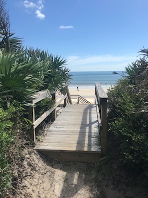 Beach nearby, sun loungers, beach towels