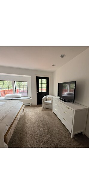 4 bedrooms, travel crib, free WiFi, bed sheets
