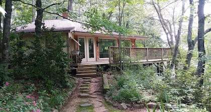 Beautiful sunsets, Romantic, Secluded, Fish from the deck. Lots of wildlife.