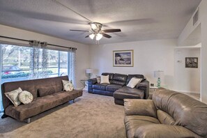 Smart TV, DVD player, books, offices