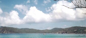 Cameron Cove - Private Bay View House with direct beach access