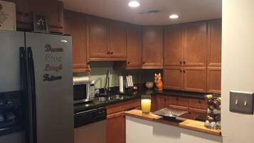 Microwave, dishwasher, coffee/tea maker, cookware/dishes/utensils