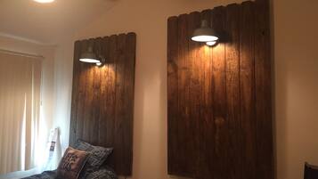 2 habitaciones, tabla de planchar con plancha, wifi y ropa de cama