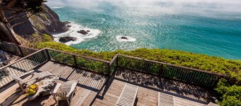 Oceanfront Vacation Home - Spectacular Views; Hot Tub; Wi-Fi.