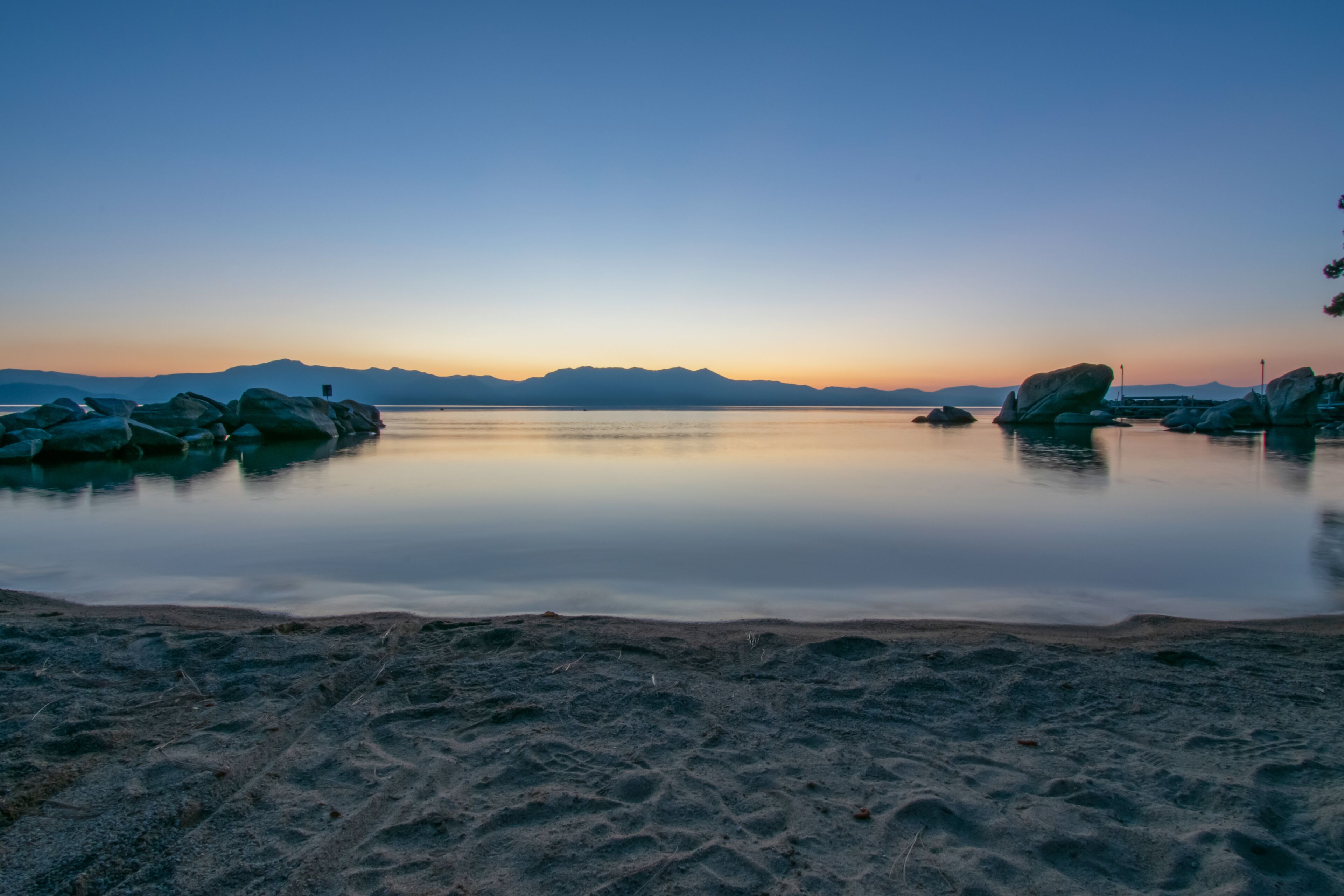 Una spiaggia nelle vicinanze
