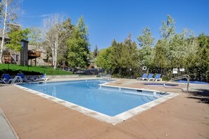 Piscine couverte, piscine extérieure
