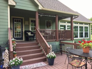 Outdoor dining - First Monday Trade Days, spa, fire pit, grill on a 600 SF covered party deck. (Grand Saline)