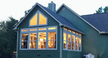 First Monday Trade Days, spa, fire pit, grill on a 600 SF covered party deck.