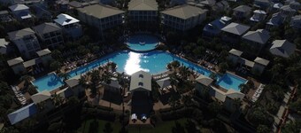 SEACREST LUXURY BEACH HOUSE - SLEEPS 14