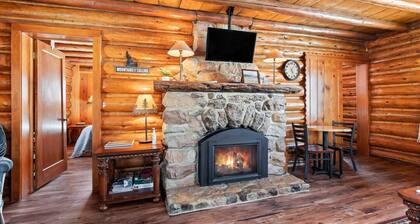 Unsere gemütliche Hütte befindet sich in der Innenstadt von Stanley und bietet einen atemberaubenden Blick auf die Berge