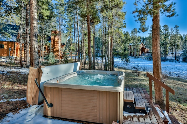 Private hot tub sits 8 is among tall pines. Has amazing view of stars & meadow.