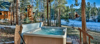 COZY 3500 sqft, 5 big bedrooms, 3 baths on only 2 floors, 4 miles to Winter Park