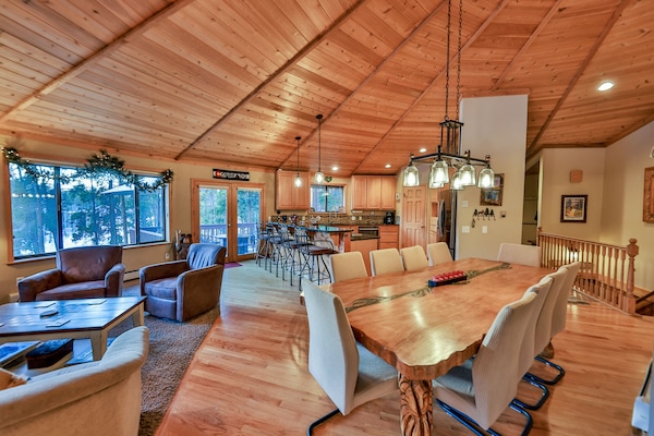 Kitchen/dining has plenty of space for many to cook, converse, or play games.