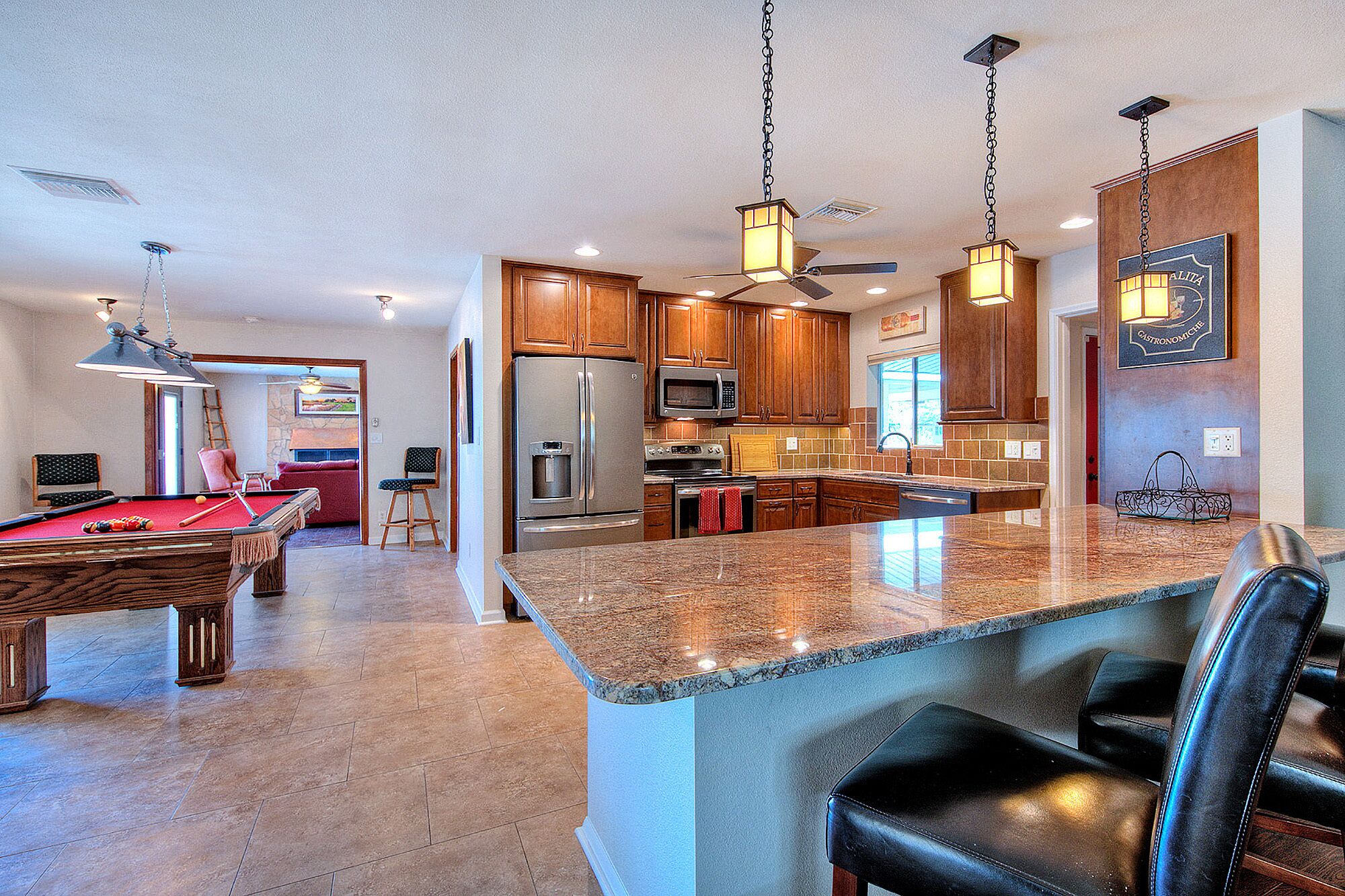 5-Bedroom GREAT RATE Pool Hot tub Updated Hot tub & Putting Green !
