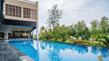 Outdoor pool, pool loungers