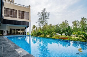 Outdoor pool, sun loungers