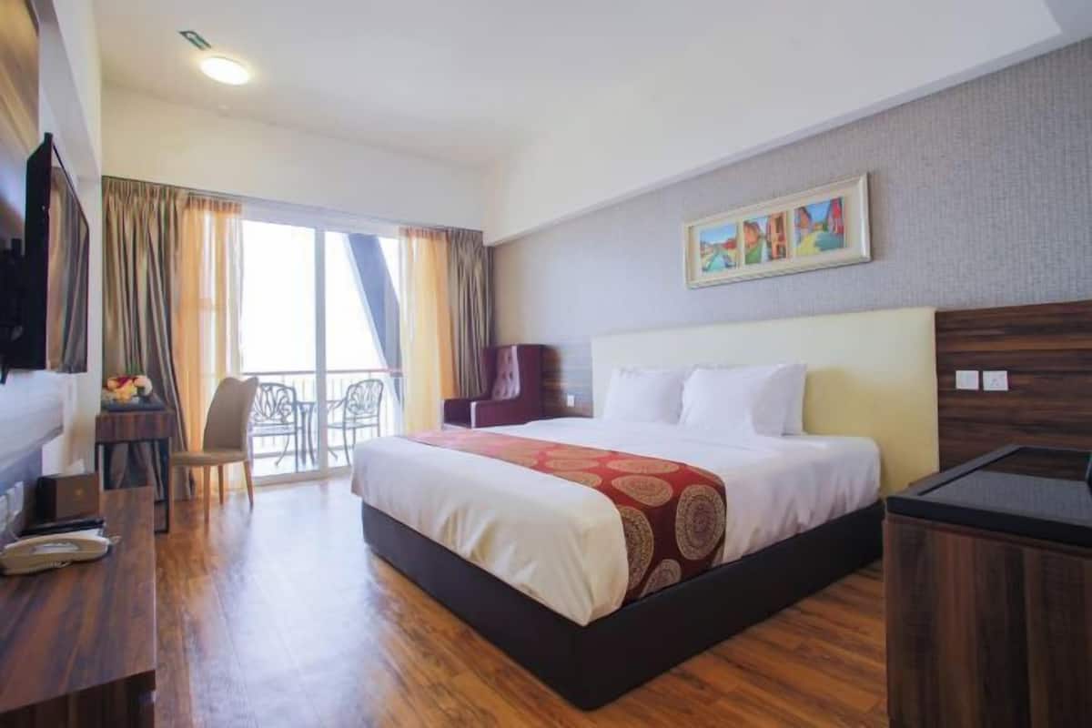 In-room safe, desk, laptop workspace, blackout curtains