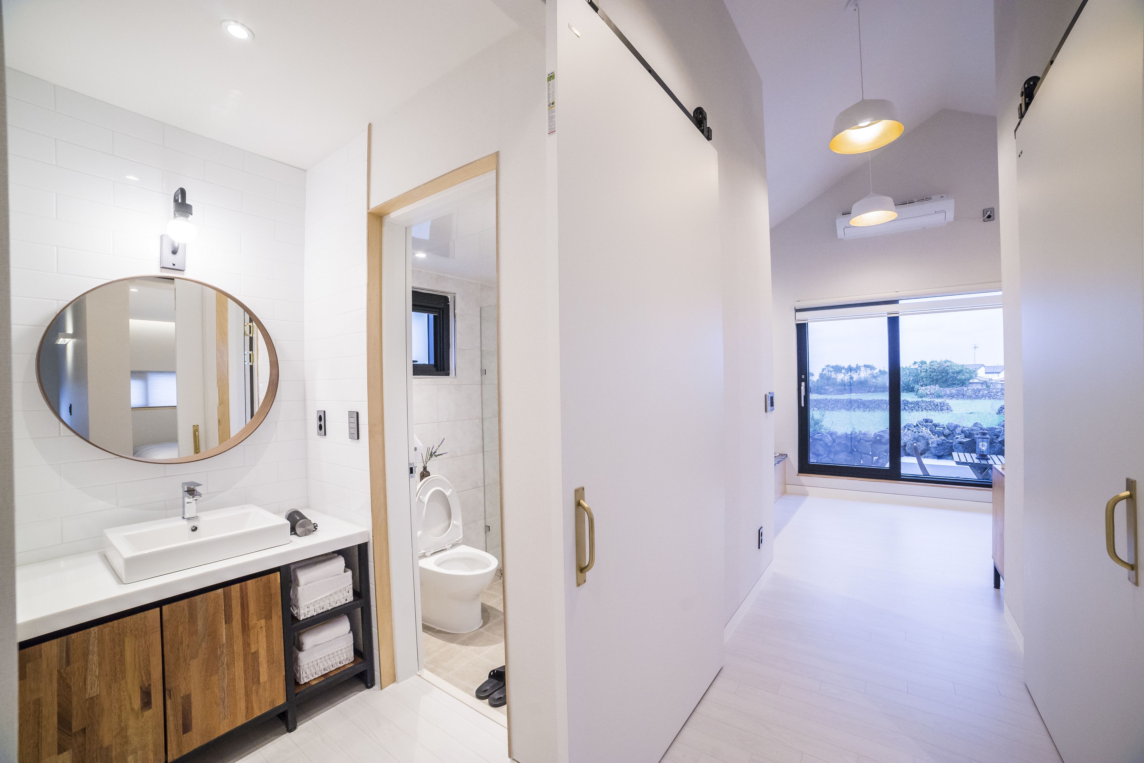 Family Room | Bathroom sink