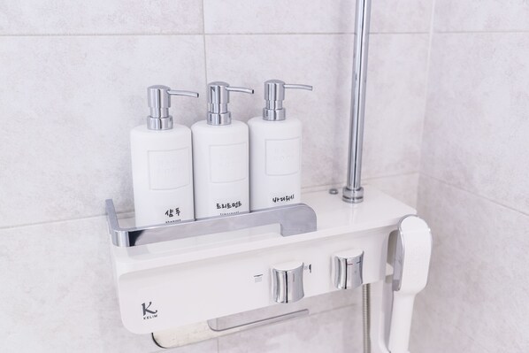 Buồng tắm vòi sen