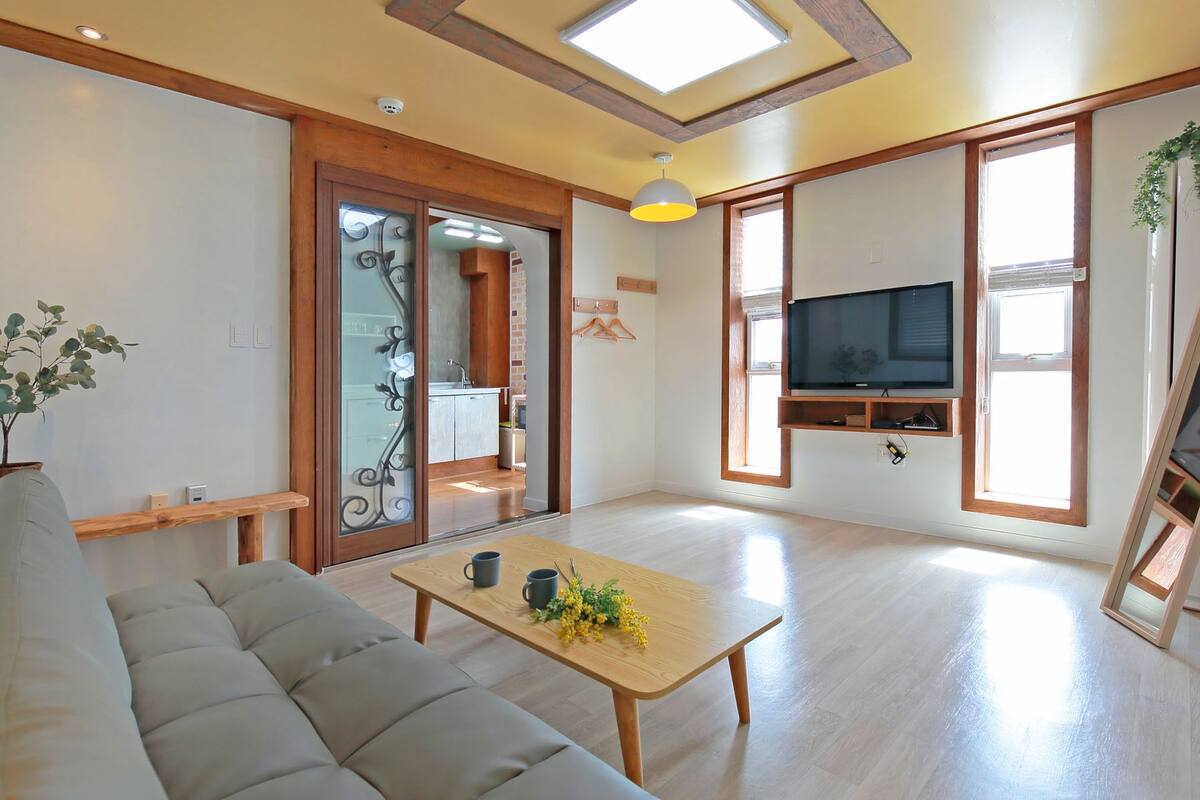 Duplex, 2 Bedrooms (202 Bellagio) | Dihias secara berasingan, dilengkapkan perabot secara berasingan