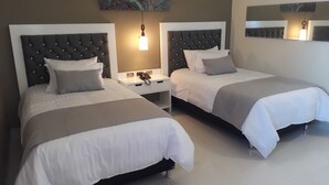 Superior Twin Room, Multiple Beds, Accessible, City View | In-room safe, desk, WiFi (free) - Mr Hotel (Yumbo)