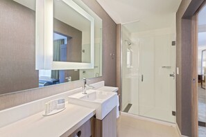 Shower, free toiletries, hair dryer, towels - SpringHill Suites by Marriott Ocala (Ocala)