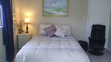 Two Miles to Siesta Key | Blackout curtains, free WiFi, bed sheets