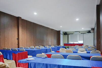 OYO 308 Grand Pacifik Hotel