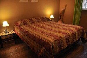 Standard Double Room, Non Smoking, Private Bathroom | Premium bedding, in-room safe, blackout curtains, free WiFi - Hostal La Antigua - Hostel (Humahuaca)