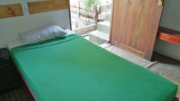 Hypo-allergenic bedding, free WiFi