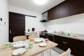 Private Vacation Home | In-room dining - Mikazuki House Teradacho (Osaka)