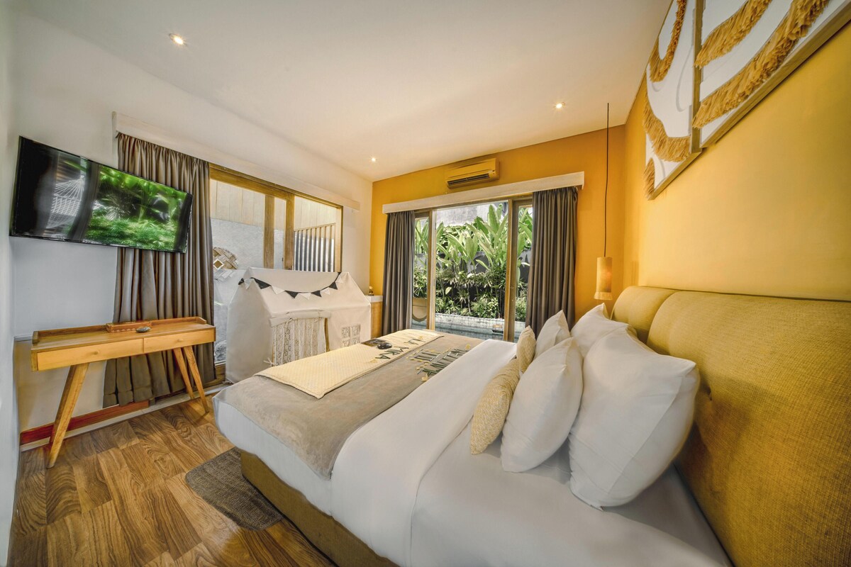 Royal 1 Bedroom Villa with Private Pool & Waterslide | 객실 내 금고, 책상, 노트북 작업 공간, 암막 커튼