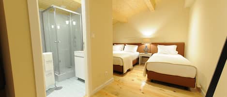 Superior Triple Room (Timor) | Individually decorated, individually furnished, blackout drapes