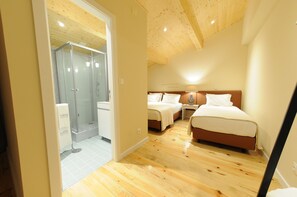Superior Triple Room (Timor) | Individually decorated, individually furnished, blackout curtains - Naya - Downtown Guesthouse (Porto)