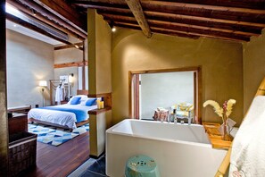 Honeymoon Room | Bathroom | Shower, free toiletries, slippers, towels