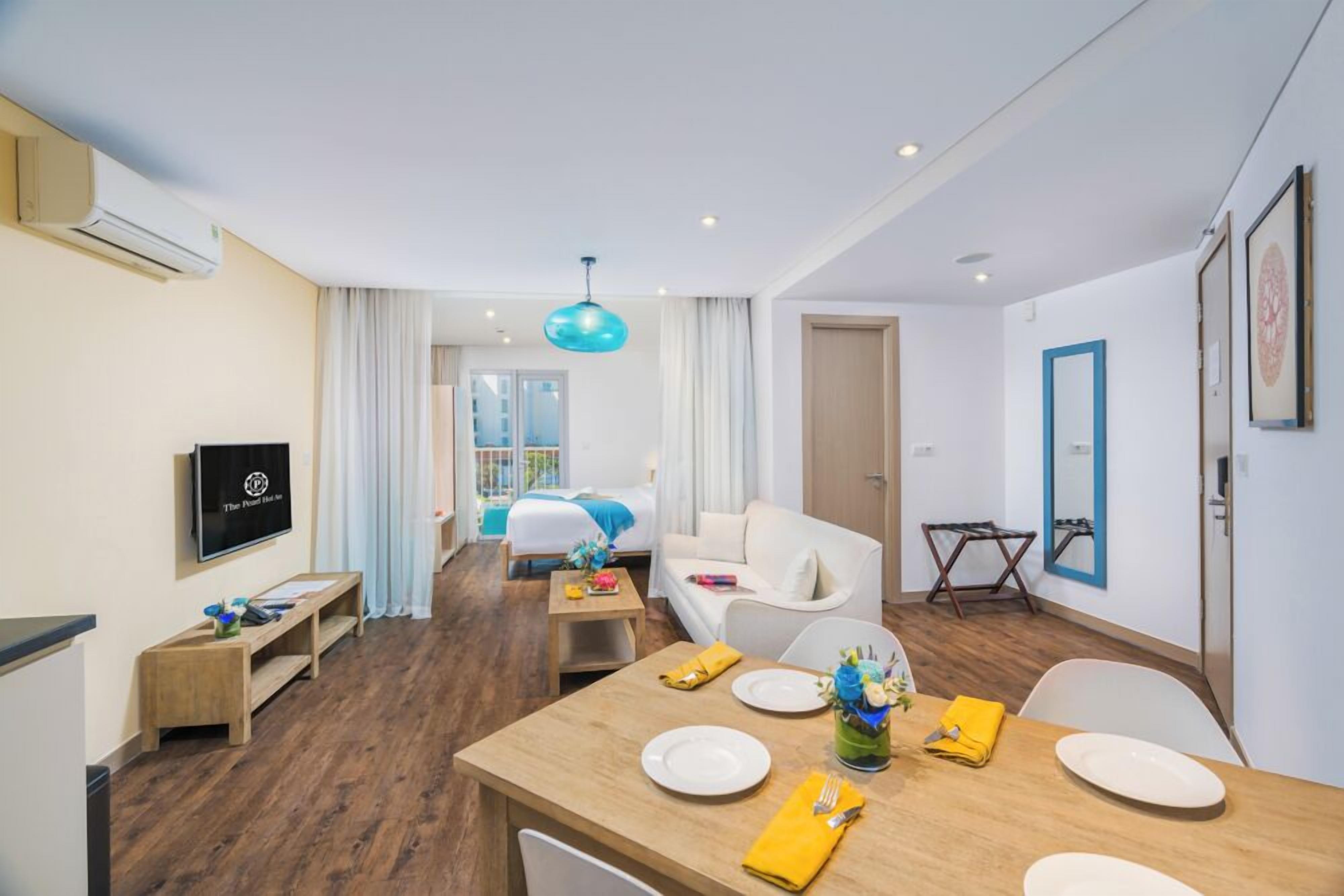 In-room safe, desk, laptop workspace, soundproofing