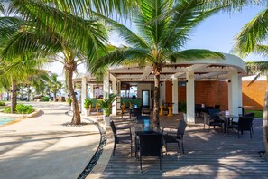 Poolside bar - The Pearl Hội An (Da Nang)