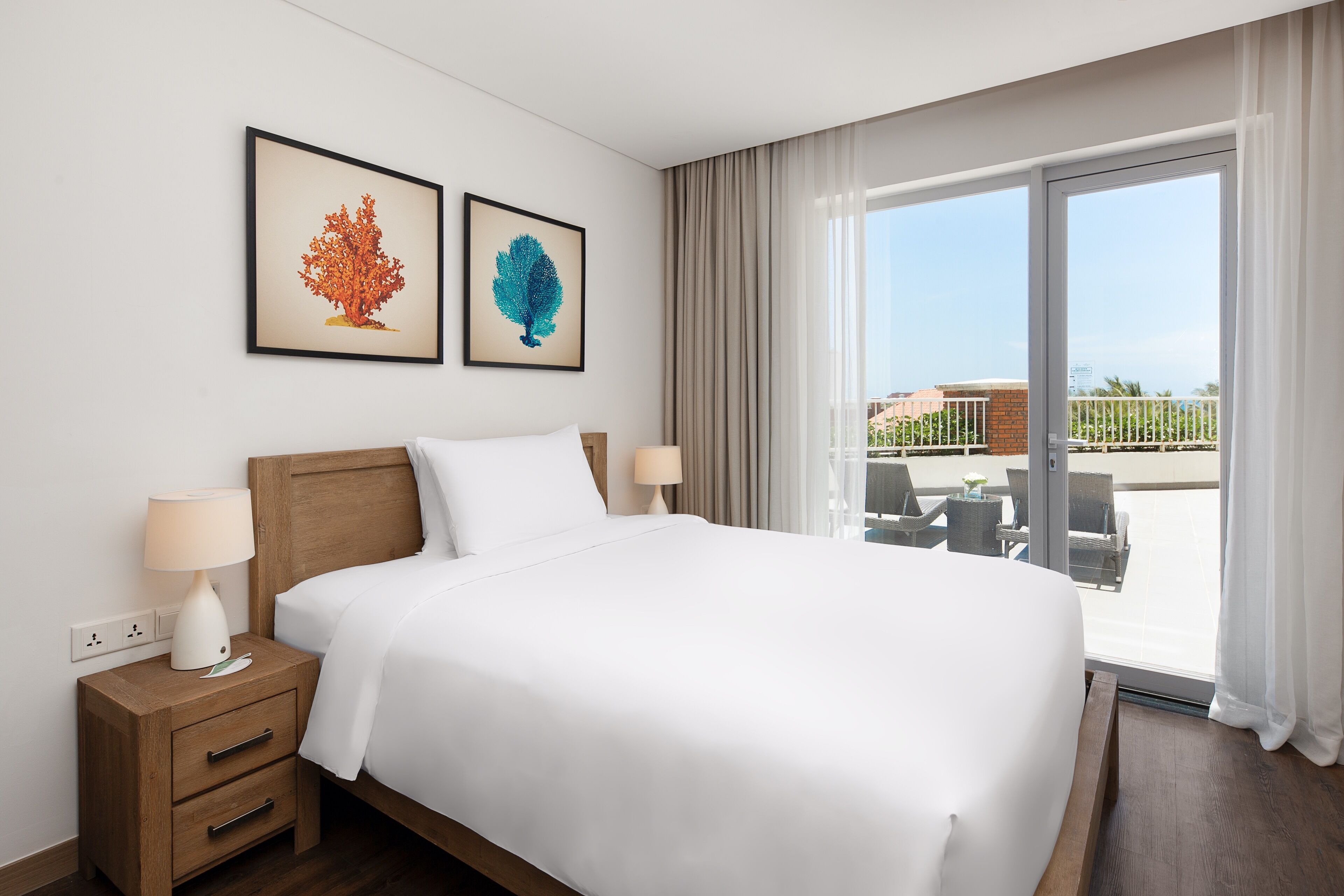 In-room safe, desk, laptop workspace, soundproofing