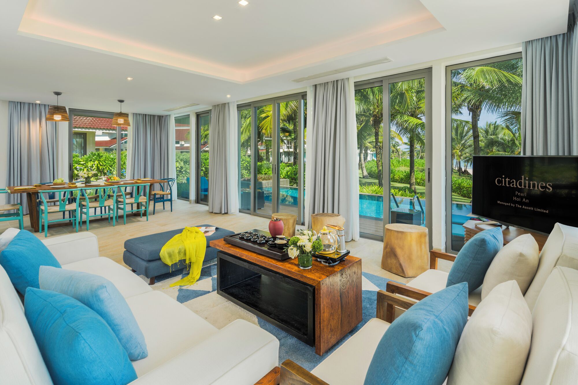 40-inch TV with digital channels