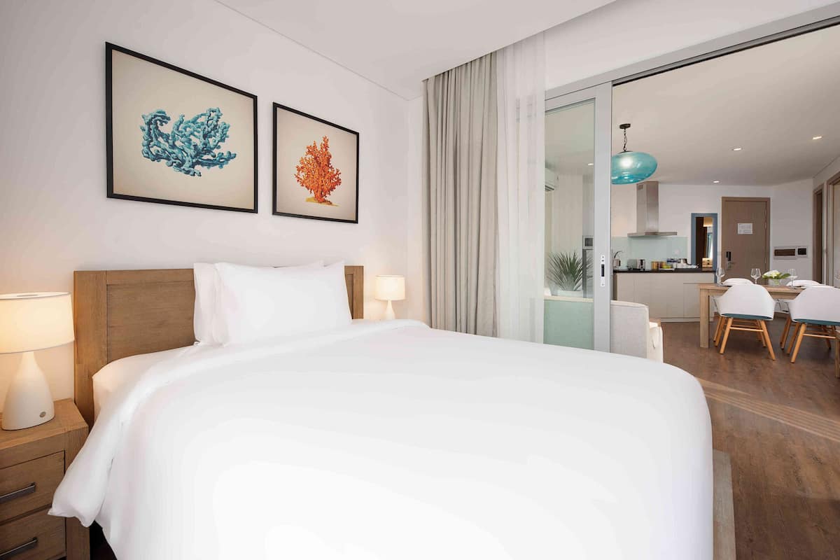 1 bedroom, in-room safe, desk, laptop workspace