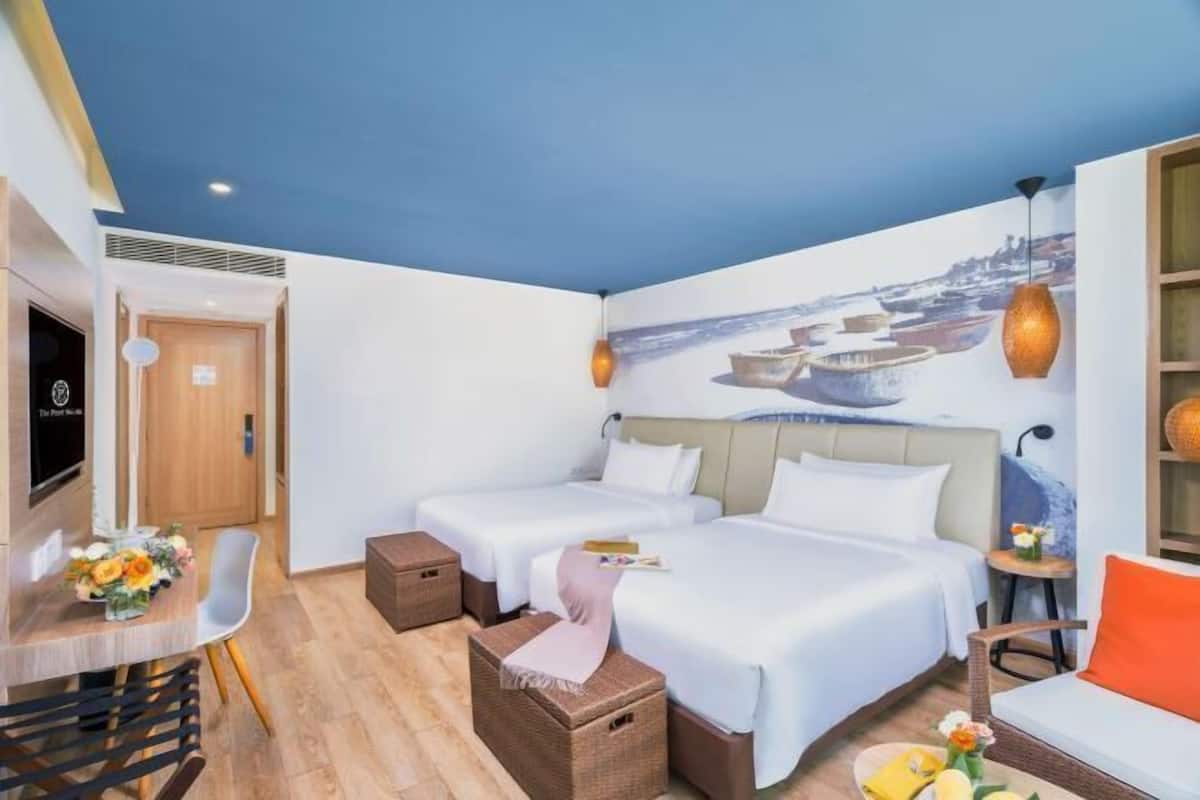 In-room safe, desk, laptop workspace, soundproofing