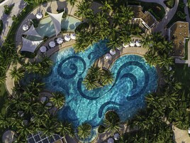 Superior King Garden View | In-room safe, desk, laptop workspace, soundproofing