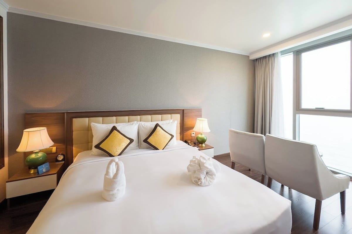 Superior Ocean | Minibar, in-room safe, soundproofing, iron/ironing board